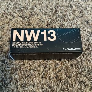 NIB MAC Studio Fix Fluid NW13